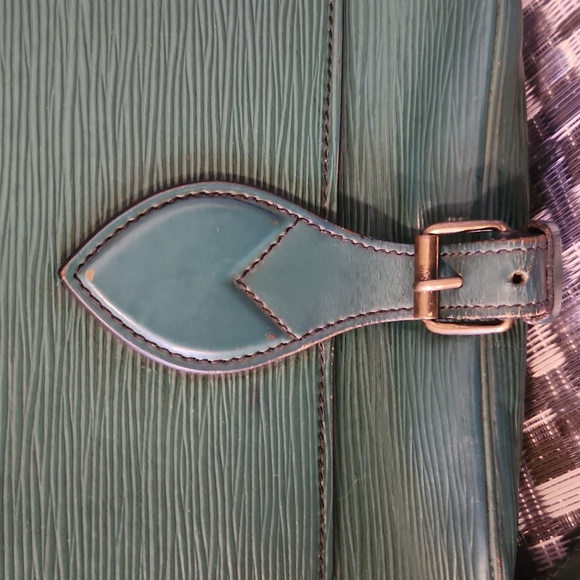 Louis Vuitton Cartouchiere Bag in Green Epi Leather - Picture 6 of 16